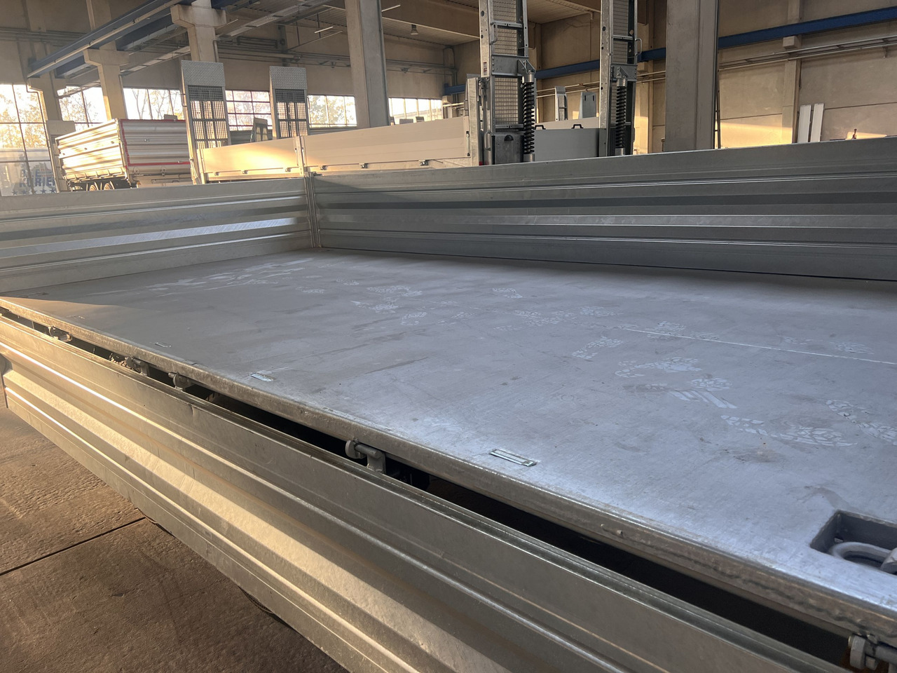 Möslein TTD 14 5,70 m 14 t Tandem- Kipper Tieflader 5,70 m lang, Breite Reifen-- Neufahrzeug -- - قلابة مقطورة: صور 4 Möslein TTD 14 5,70 m 14 t Tandem- Kipper Tieflader 5,70 m lang, Breite Reifen-- Neufahrzeug -- - قلابة مقطورة: صور 4