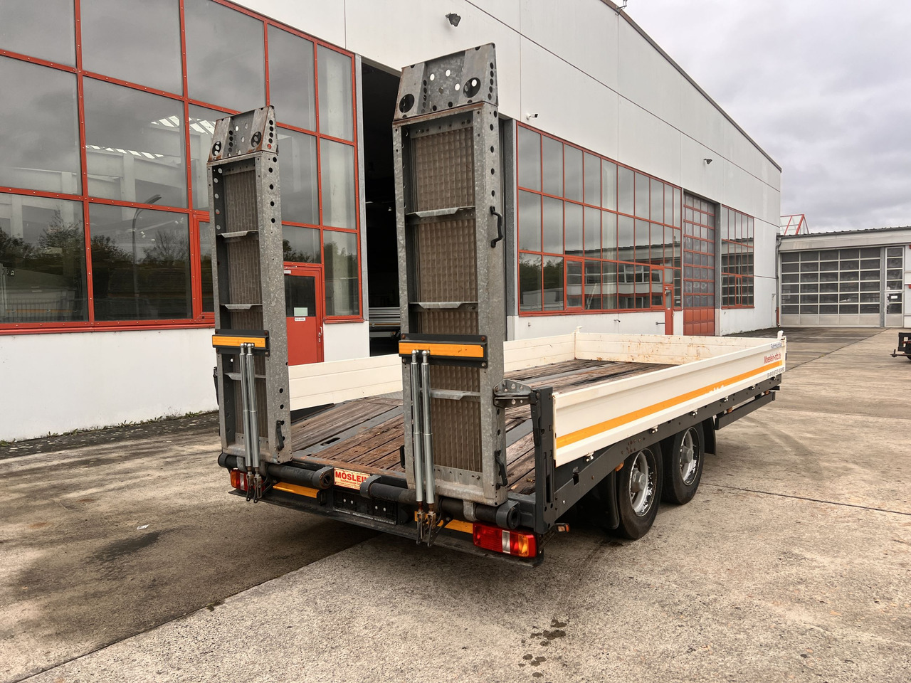 Möslein TTS 11 Schwebheim Tandemtieflader - عربة مسطحة منخفضة مقطورة: صور 3 Möslein TTS 11 Schwebheim Tandemtieflader - عربة مسطحة منخفضة مقطورة: صور 3