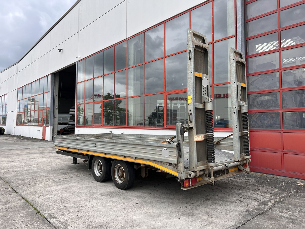 Möslein TTS 13 Schwebheim 13 t Tandemtieflader - عربة مسطحة منخفضة مقطورة: صور 5 Möslein TTS 13 Schwebheim 13 t Tandemtieflader - عربة مسطحة منخفضة مقطورة: صور 5