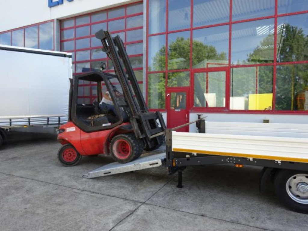 Möslein TTT 11-6,2 BR Weiß Tandemtieflader mit breiten RampenNeufahrzeug - عربة مسطحة منخفضة مقطورة: صور 3 Möslein TTT 11-6,2 BR Weiß Tandemtieflader mit breiten RampenNeufahrzeug - عربة مسطحة منخفضة مقطورة: صور 3