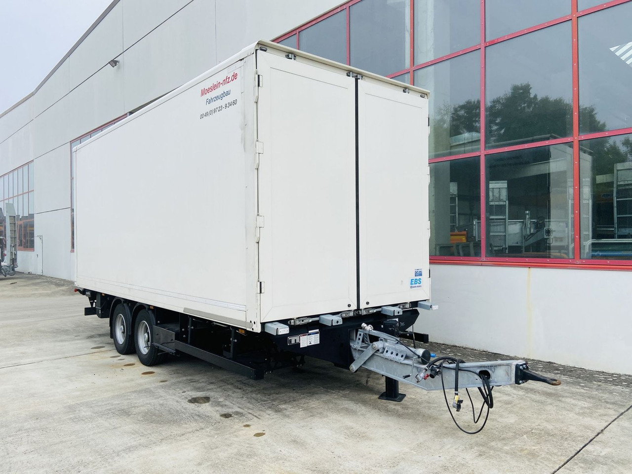 Möslein Tandem Koffer, Ladebordwand 1,5 t + Durchladbar - بصندوق مغلق مقطورة: صور 1 Möslein Tandem Koffer, Ladebordwand 1,5 t + Durchladbar - بصندوق مغلق مقطورة: صور 1