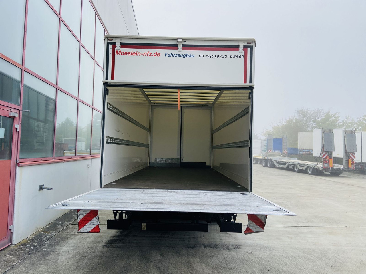 Möslein Tandem Koffer, Ladebordwand 1,5 t + Durchladbar - بصندوق مغلق مقطورة: صور 4 Möslein Tandem Koffer, Ladebordwand 1,5 t + Durchladbar - بصندوق مغلق مقطورة: صور 4
