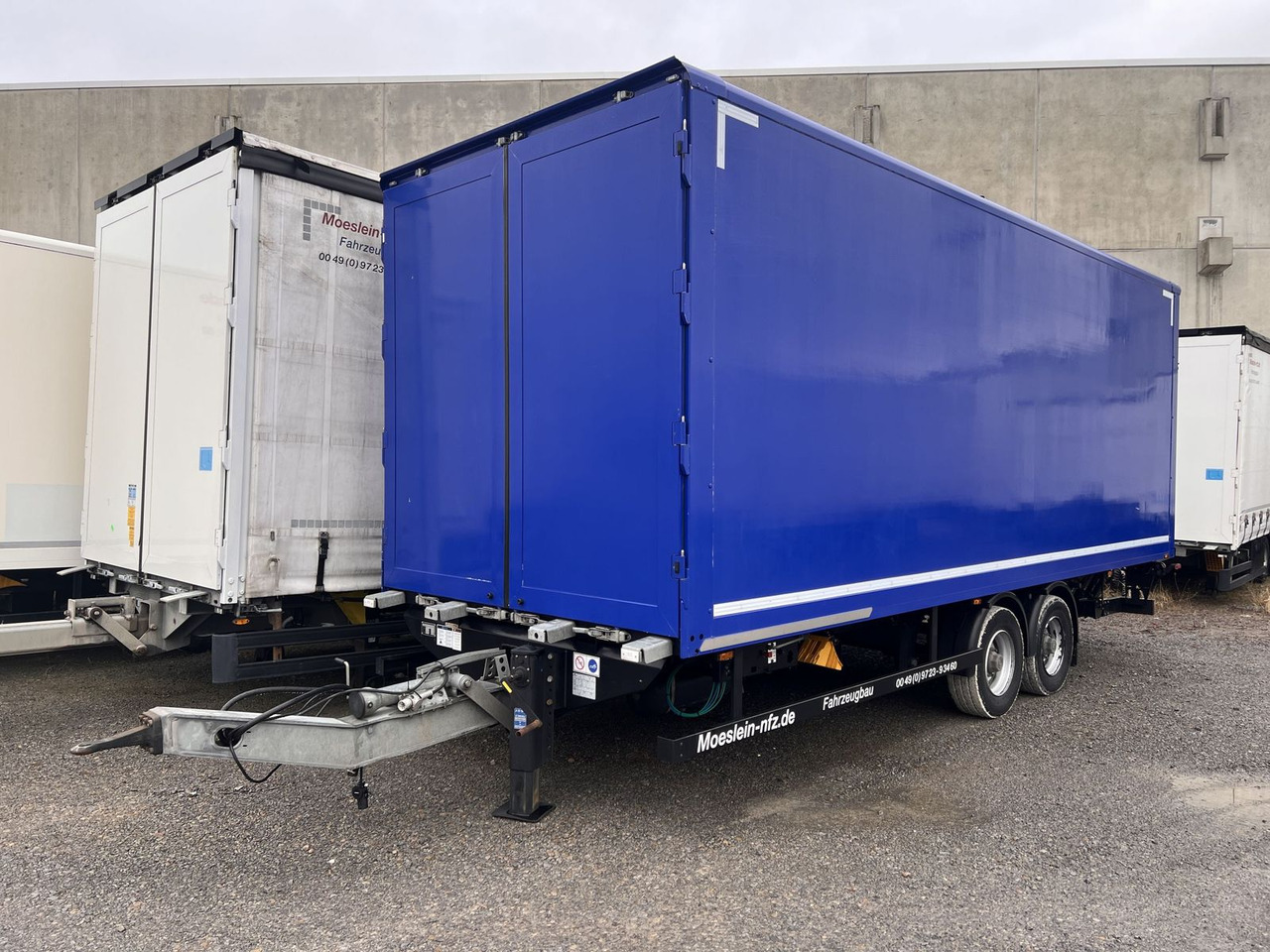 Möslein Tandem Koffer, Ladebordwand + Durchladbar, Weni - بصندوق مغلق مقطورة: صور 2 Möslein Tandem Koffer, Ladebordwand + Durchladbar, Weni - بصندوق مغلق مقطورة: صور 2