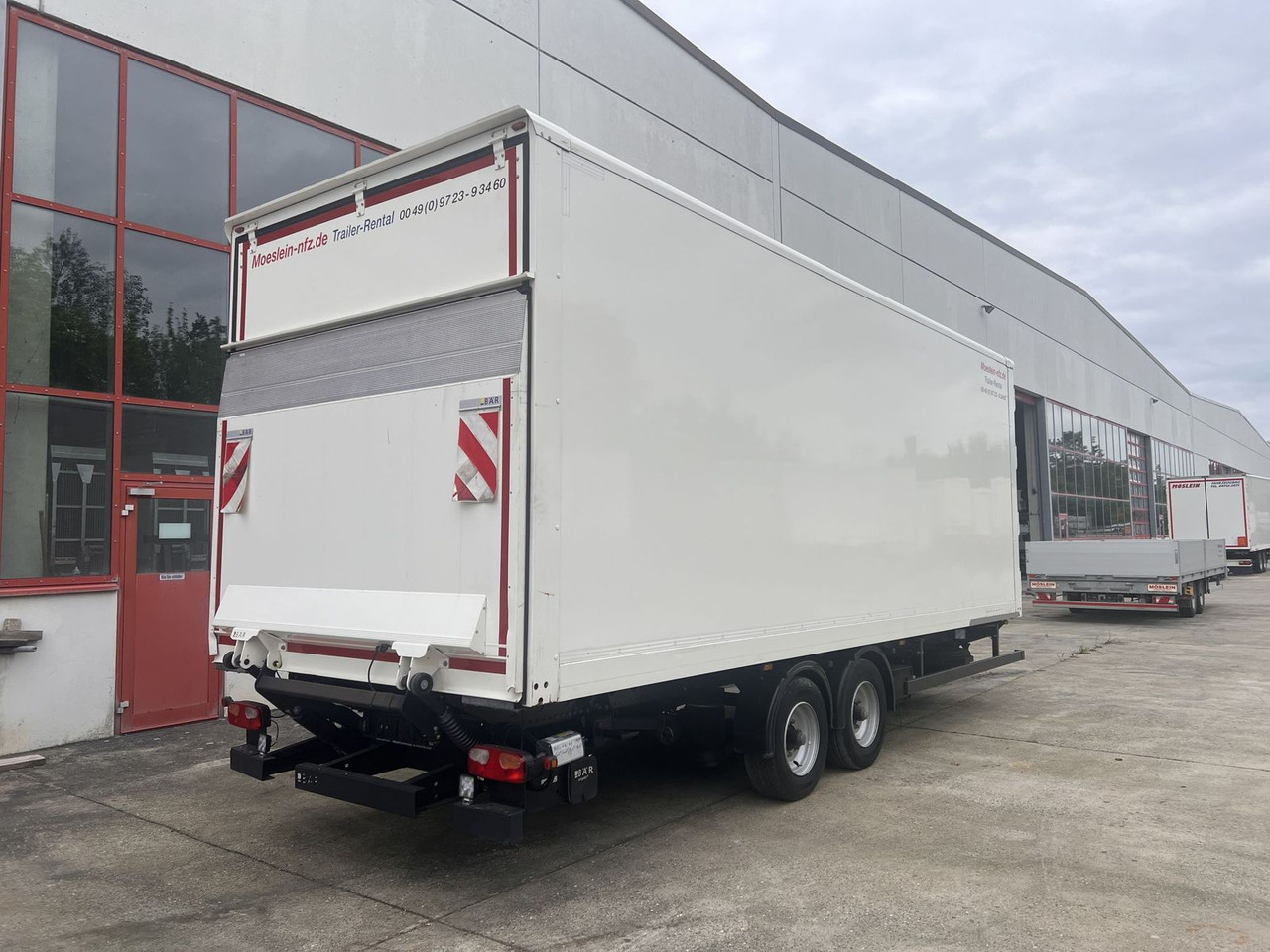 Möslein Tandem Koffer, Ladebordwand + Durchladbar - بصندوق مغلق مقطورة: صور 3 Möslein Tandem Koffer, Ladebordwand + Durchladbar - بصندوق مغلق مقطورة: صور 3