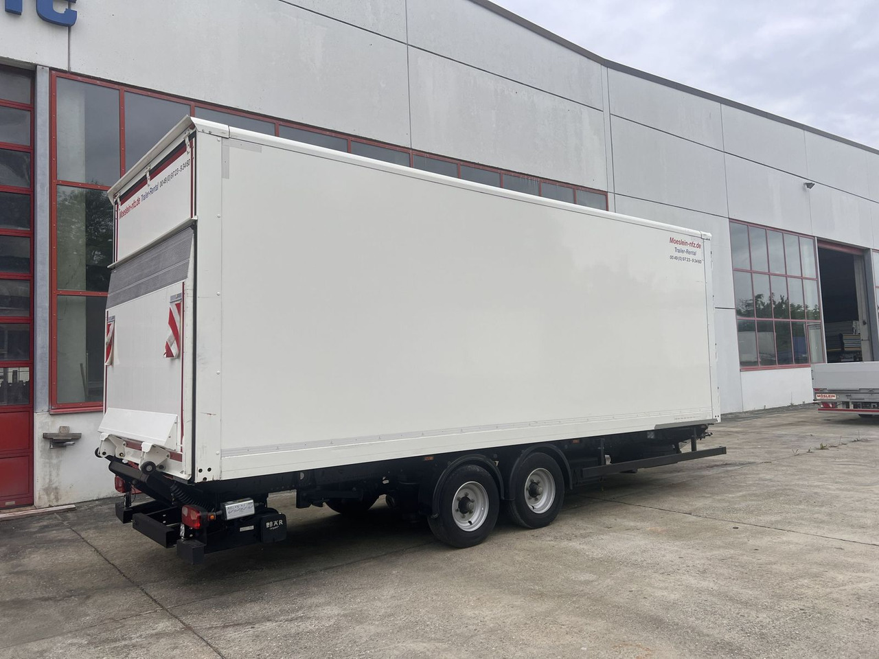 Möslein Tandem Koffer, Ladebordwand + Durchladbar - بصندوق مغلق مقطورة: صور 4 Möslein Tandem Koffer, Ladebordwand + Durchladbar - بصندوق مغلق مقطورة: صور 4