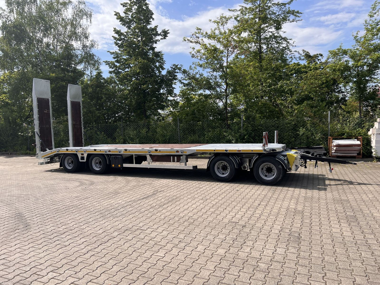 Möslein neuer 4 Achs Tieflader gerade hydraulischen Ram - عربة مسطحة منخفضة مقطورة: صور 5 Möslein neuer 4 Achs Tieflader gerade hydraulischen Ram - عربة مسطحة منخفضة مقطورة: صور 5