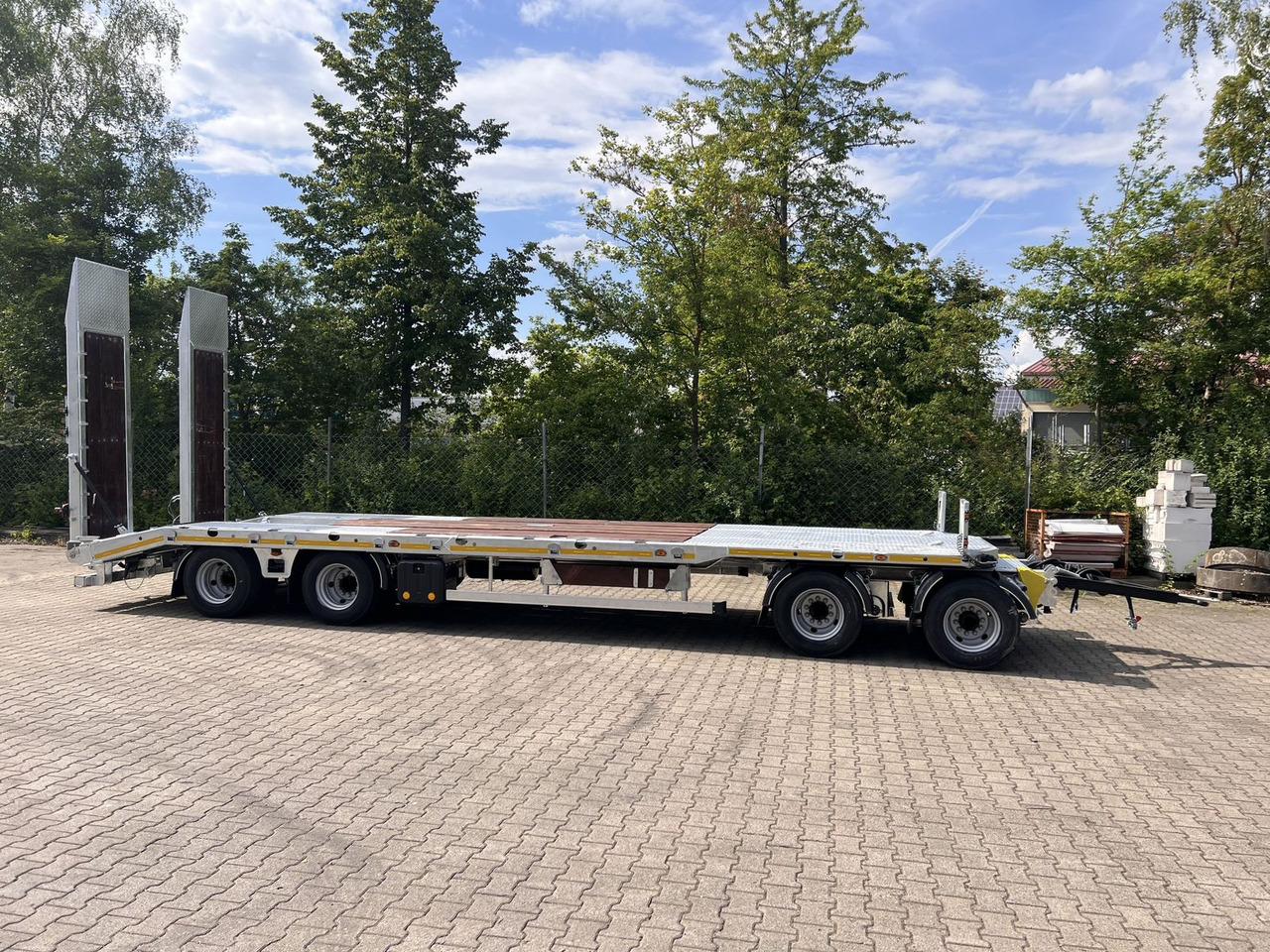 Möslein neuer 4 Achs Tieflader gerade hydraulischen Ram - عربة مسطحة منخفضة مقطورة: صور 1 Möslein neuer 4 Achs Tieflader gerade hydraulischen Ram - عربة مسطحة منخفضة مقطورة: صور 1