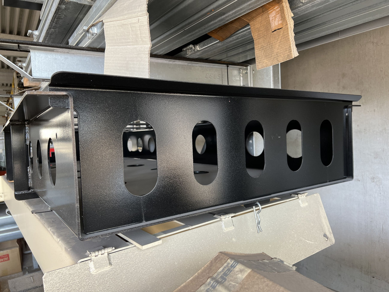 Müller Mitteltal Staufach für Alu- Rampen - عربة مسطحة منخفضة نصف مقطورة: صور 1 Müller Mitteltal Staufach für Alu- Rampen - عربة مسطحة منخفضة نصف مقطورة: صور 1