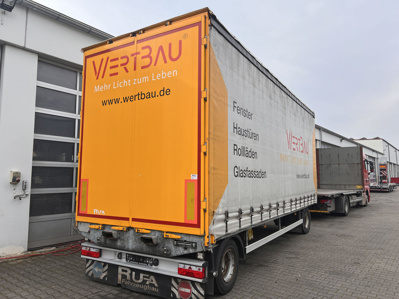 RUFA DHC 18-22 2 Achs Jumbo- Planenanhänger - مقطورة ستارة: صور 4 RUFA DHC 18-22 2 Achs Jumbo- Planenanhänger - مقطورة ستارة: صور 4