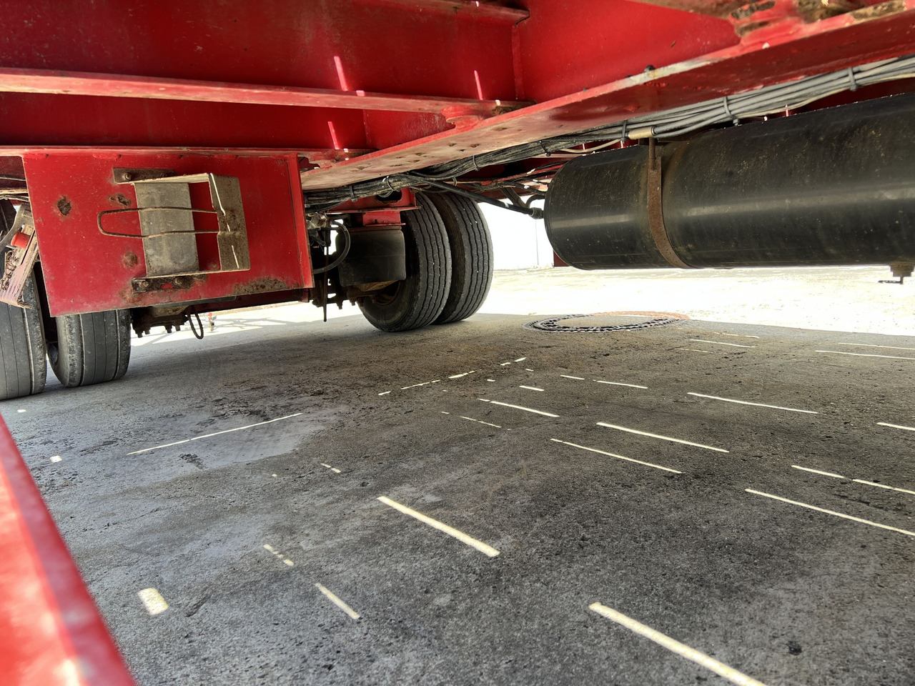 T3  3 Achs Tiefladeranhänger mit gerader Ladefläche - عربة مسطحة منخفضة مقطورة: صور 5 T3  3 Achs Tiefladeranhänger mit gerader Ladefläche - عربة مسطحة منخفضة مقطورة: صور 5