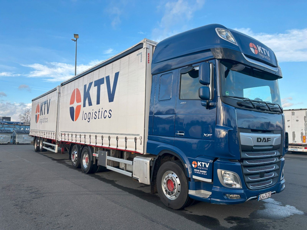 DAF SSC XF 480 Jumbo + Anh Wecon Staplerhalterung - شاحنة ستارة, مقطورة ستارة: صور 2 DAF SSC XF 480 Jumbo + Anh Wecon Staplerhalterung - شاحنة ستارة, مقطورة ستارة: صور 2