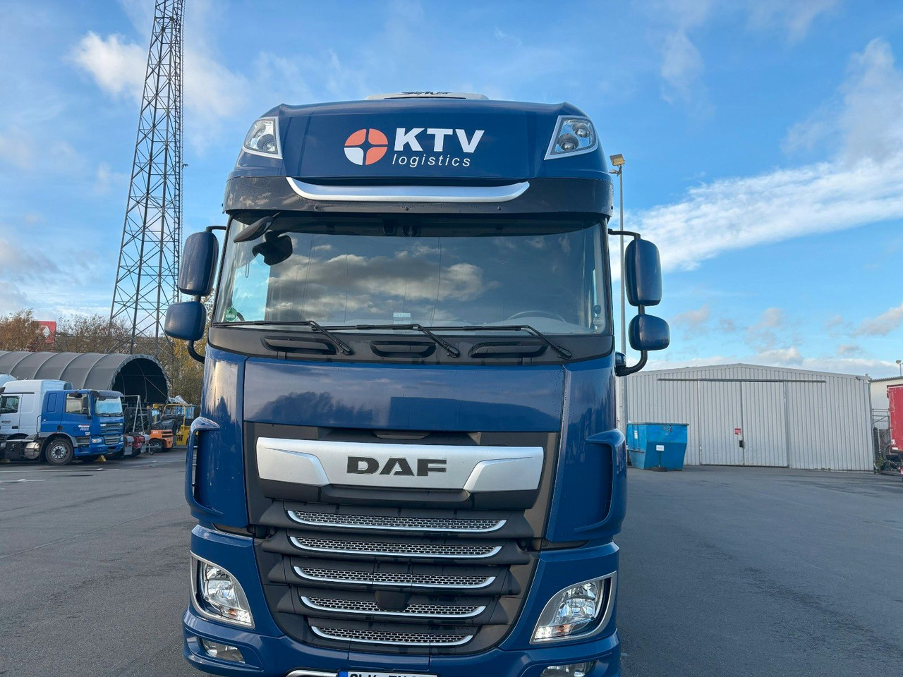 DAF SSC XF 480 Jumbo + Anh Wecon Staplerhalterung - شاحنة ستارة, مقطورة ستارة: صور 3 DAF SSC XF 480 Jumbo + Anh Wecon Staplerhalterung - شاحنة ستارة, مقطورة ستارة: صور 3