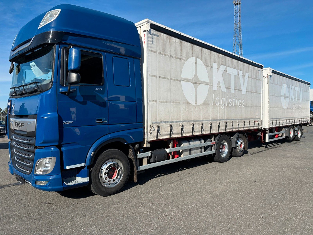 DAF SSC XF 480 Jumbozug + Anh Wecon Staplerhalterung - شاحنة ستارة: صور 1 DAF SSC XF 480 Jumbozug + Anh Wecon Staplerhalterung - شاحنة ستارة: صور 1