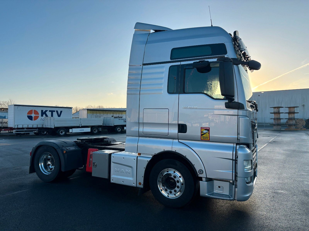 MAN TGX 18.510 XXL Retarder ACC LGS - شاحنة جرار: صور 1 MAN TGX 18.510 XXL Retarder ACC LGS - شاحنة جرار: صور 1