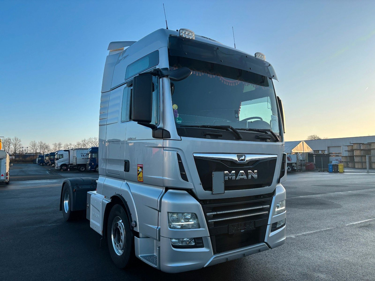 MAN TGX 18.510 XXL Retarder ACC LGS - شاحنة جرار: صور 3 MAN TGX 18.510 XXL Retarder ACC LGS - شاحنة جرار: صور 3