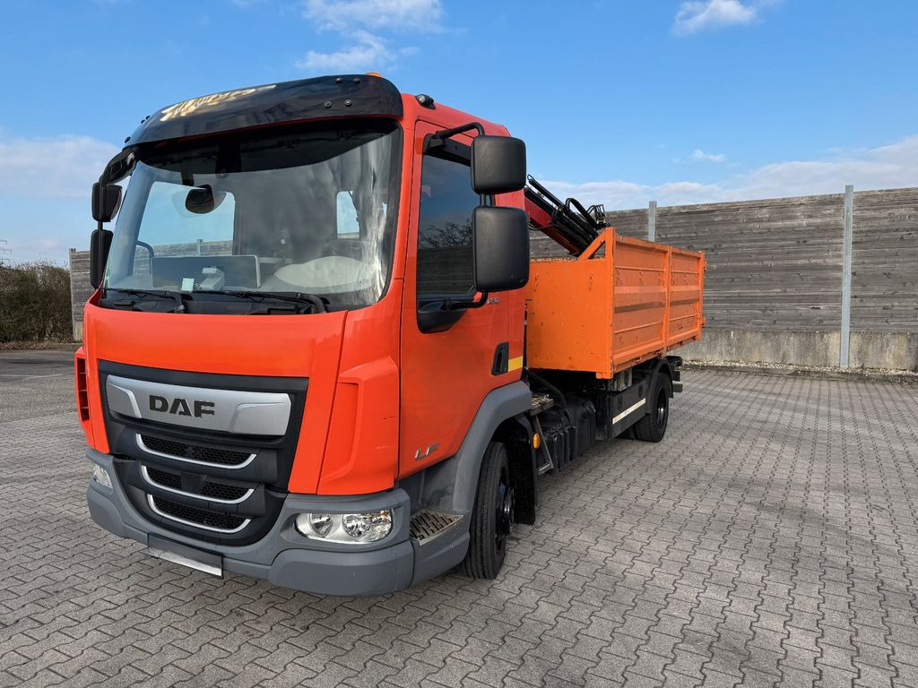DAF FA LF 180 8t Abrollkipper mit Ladekran - شاحنة ذات الخطاف, شاحنة كرين: صور 1 DAF FA LF 180 8t Abrollkipper mit Ladekran - شاحنة ذات الخطاف, شاحنة كرين: صور 1