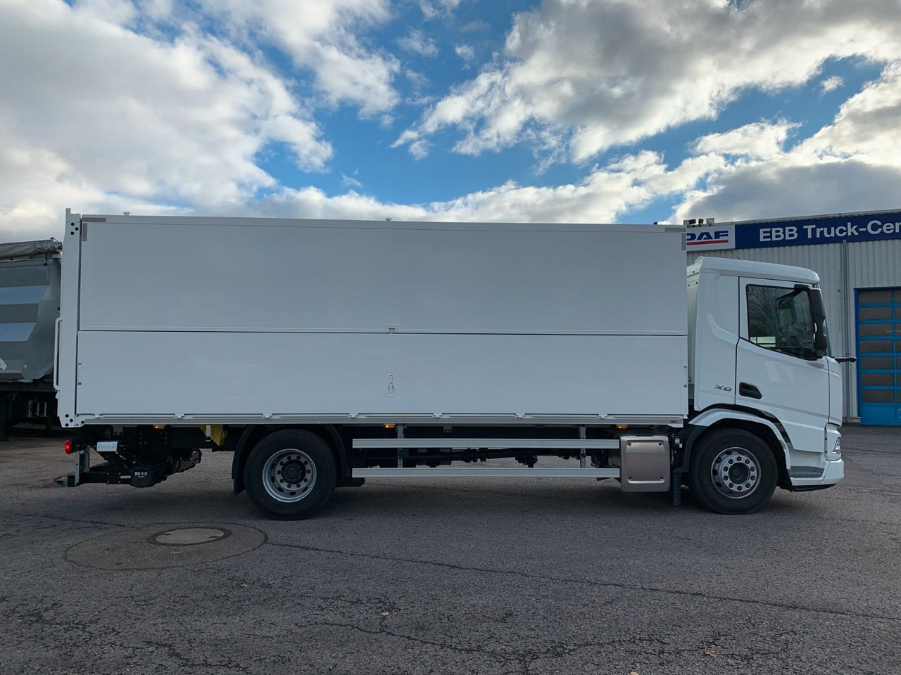 DAF FA XD 370 zikun Swing-Board-Aufbau - نقل الشراب شاحنة: صور 3 DAF FA XD 370 zikun Swing-Board-Aufbau - نقل الشراب شاحنة: صور 3