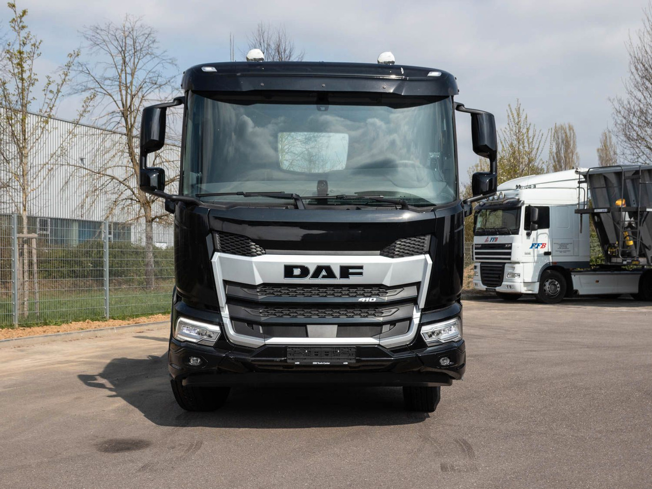 DAF FA XD 410 VDL Absetzkipper DAF FA XD 410 VDL Absetzkipper - شاحنات قابلة للفك شاحنة: صور 2 DAF FA XD 410 VDL Absetzkipper DAF FA XD 410 VDL Absetzkipper - شاحنات قابلة للفك شاحنة: صور 2