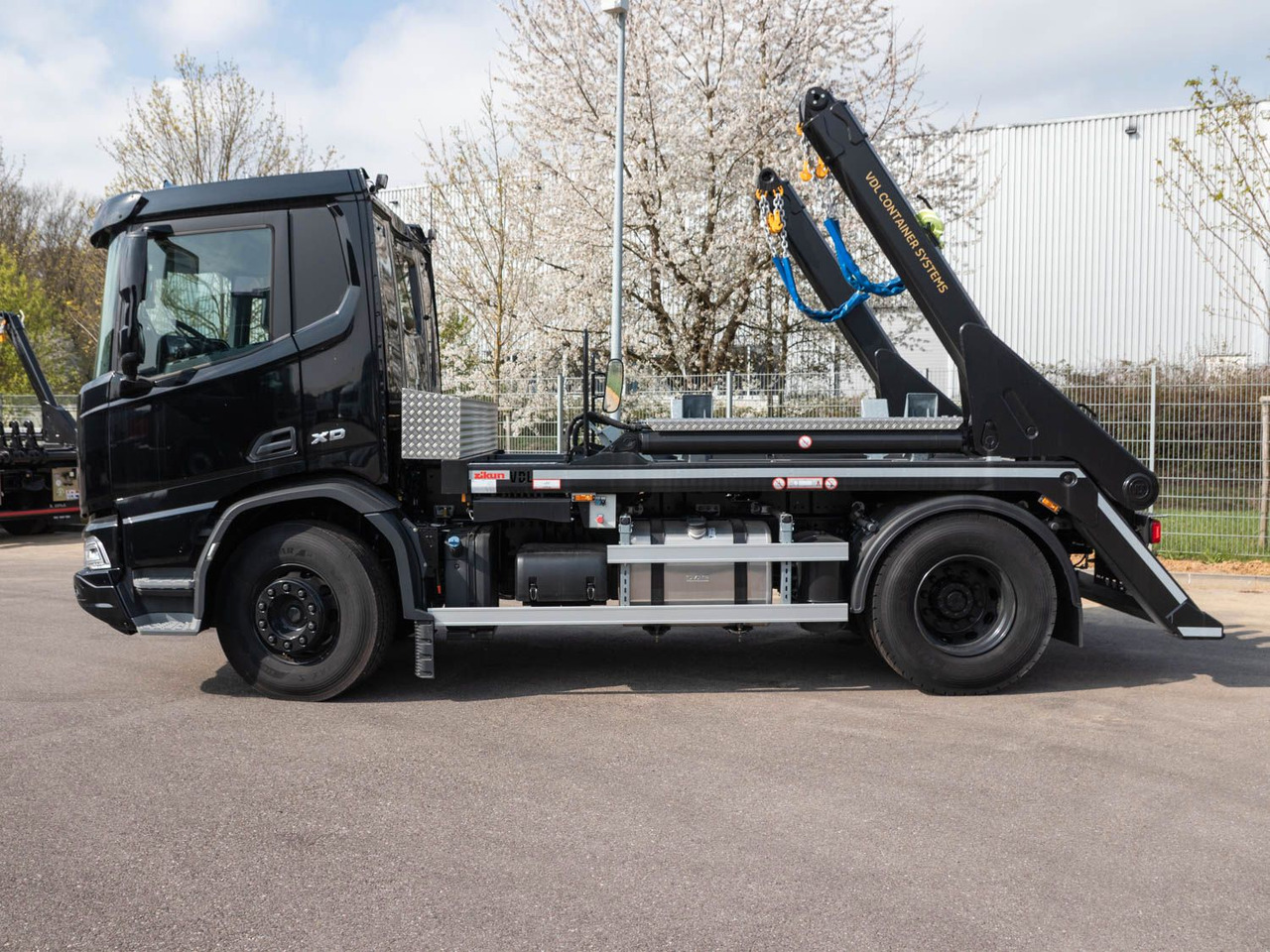 DAF FA XD 410 VDL Absetzkipper DAF FA XD 410 VDL Absetzkipper - شاحنات قابلة للفك شاحنة: صور 4 DAF FA XD 410 VDL Absetzkipper DAF FA XD 410 VDL Absetzkipper - شاحنات قابلة للفك شاحنة: صور 4