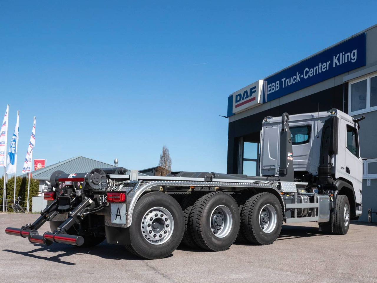 DAF XF 530 FAW mit VDL Abrollkipper DAF XF 530 FAW mit VDL Abrollkipper - شاحنة ذات الخطاف: صور 3 DAF XF 530 FAW mit VDL Abrollkipper DAF XF 530 FAW mit VDL Abrollkipper - شاحنة ذات الخطاف: صور 3