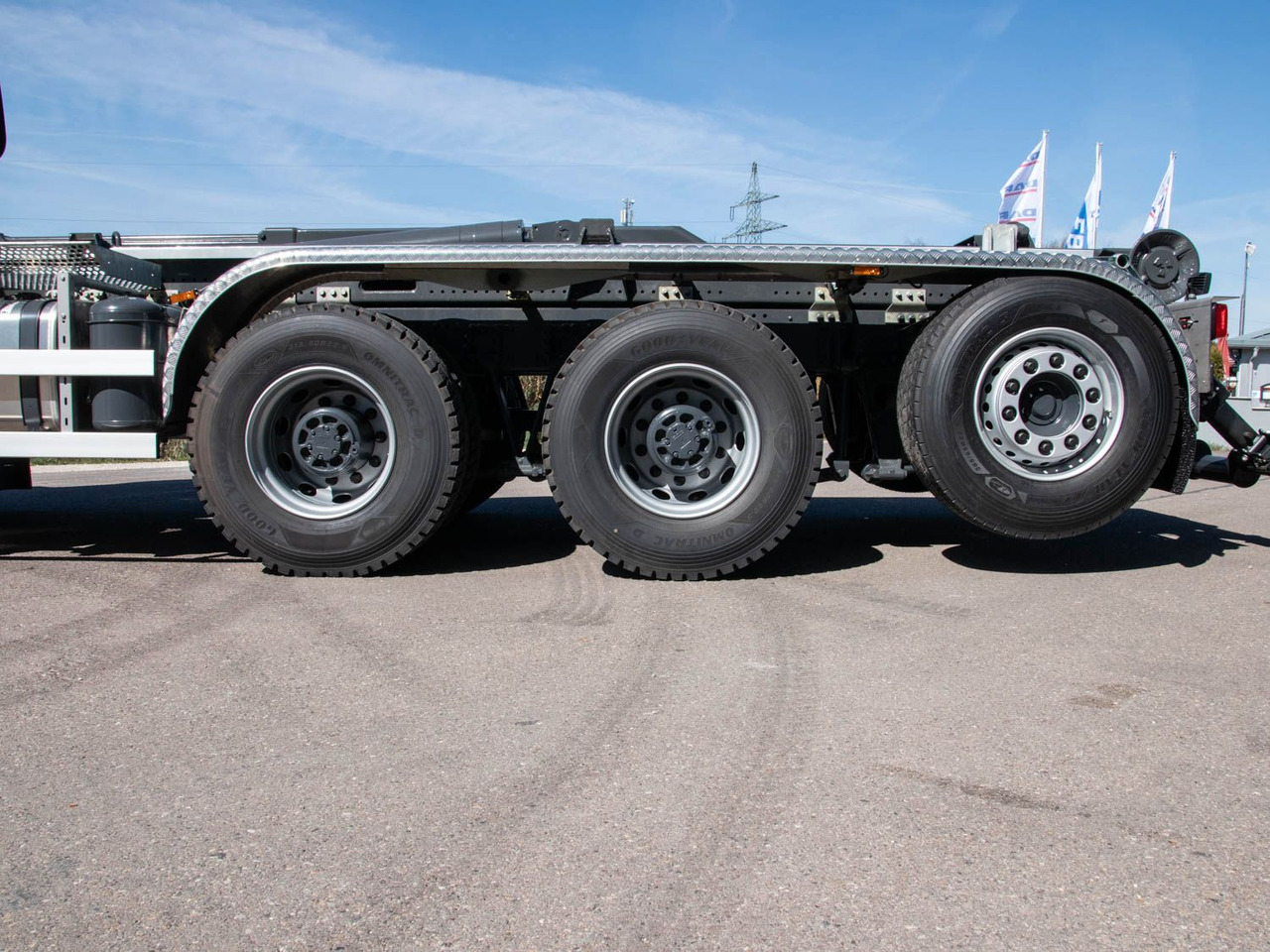 DAF XF 530 FAW mit VDL Abrollkipper DAF XF 530 FAW mit VDL Abrollkipper - شاحنة ذات الخطاف: صور 5 DAF XF 530 FAW mit VDL Abrollkipper DAF XF 530 FAW mit VDL Abrollkipper - شاحنة ذات الخطاف: صور 5