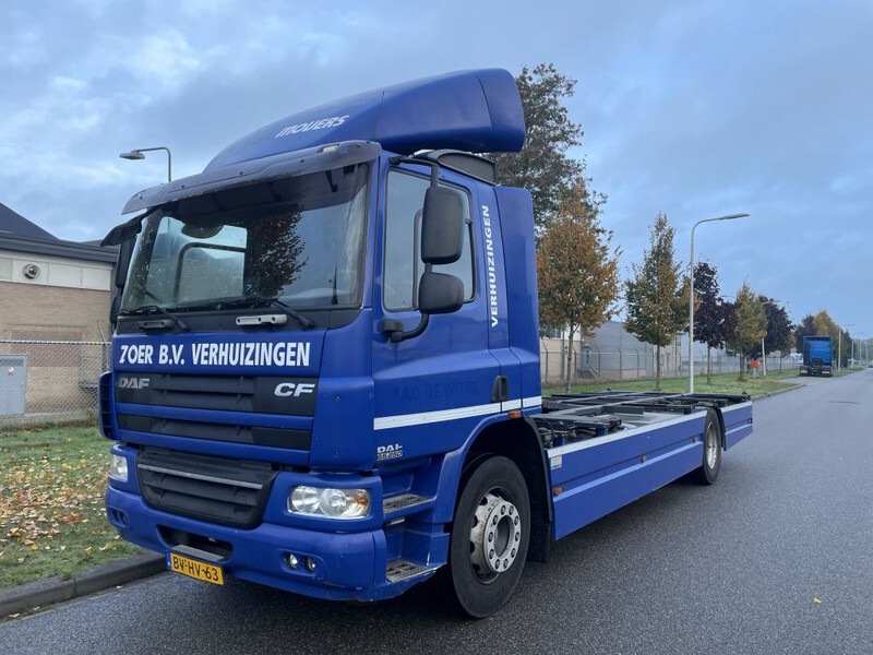 DAF CF 65 Verhuiswagen 20/25 foot ! origineel 220.000 km - شاحنات الحاويات/ جسم علوي قابل للتغيير شاحنة: صور 1 DAF CF 65 Verhuiswagen 20/25 foot ! origineel 220.000 km - شاحنات الحاويات/ جسم علوي قابل للتغيير شاحنة: صور 1