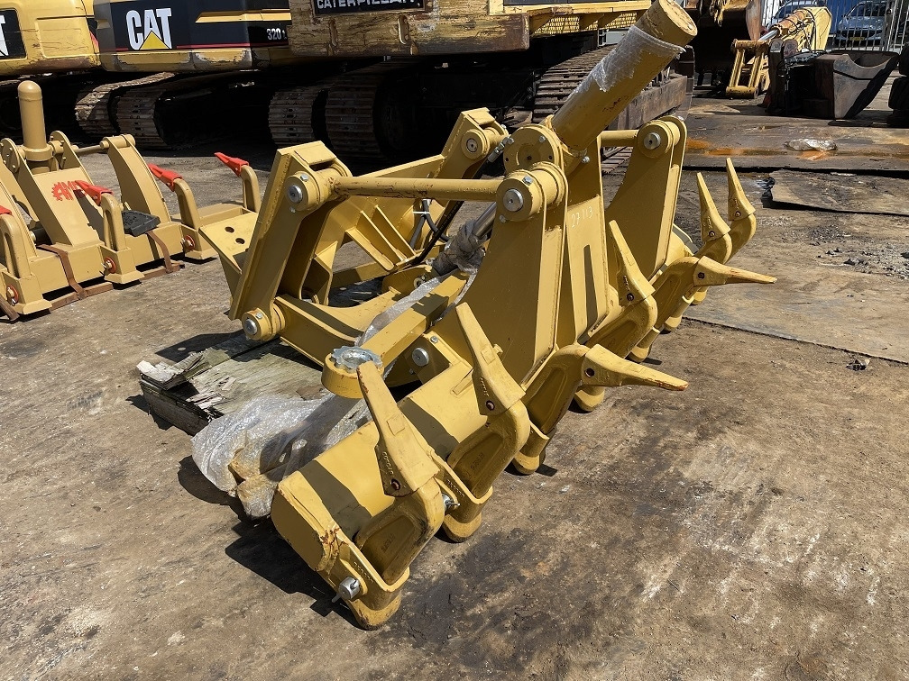 CAT 16h 16g ripper - حراث تحت التربة - آلات البناء: صور 2 CAT 16h 16g ripper - حراث تحت التربة - آلات البناء: صور 2