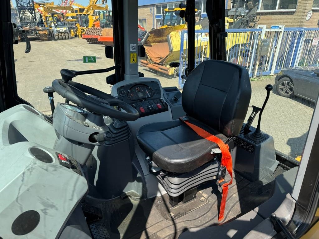 حفار متعدد الاستخدام جديد CAT 424 4X4 HAMMER LINE ( UNUSED ): صور 8