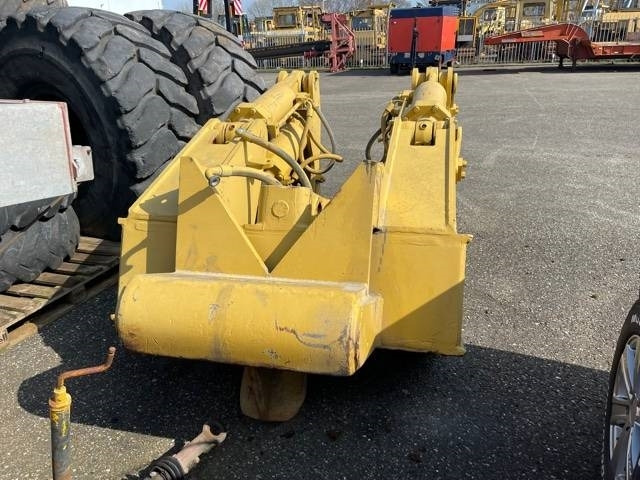 CAT D 8 R Ripper - حراث تحت التربة - آلات البناء: صور 2 CAT D 8 R Ripper - حراث تحت التربة - آلات البناء: صور 2
