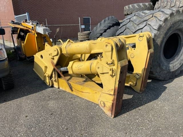 CAT D 8 R Ripper - حراث تحت التربة - آلات البناء: صور 1 CAT D 8 R Ripper - حراث تحت التربة - آلات البناء: صور 1