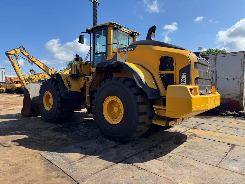 Volvo L 220 H ( WITH NEW TYRES ) - اللودر بعجل: صور 3 Volvo L 220 H ( WITH NEW TYRES ) - اللودر بعجل: صور 3