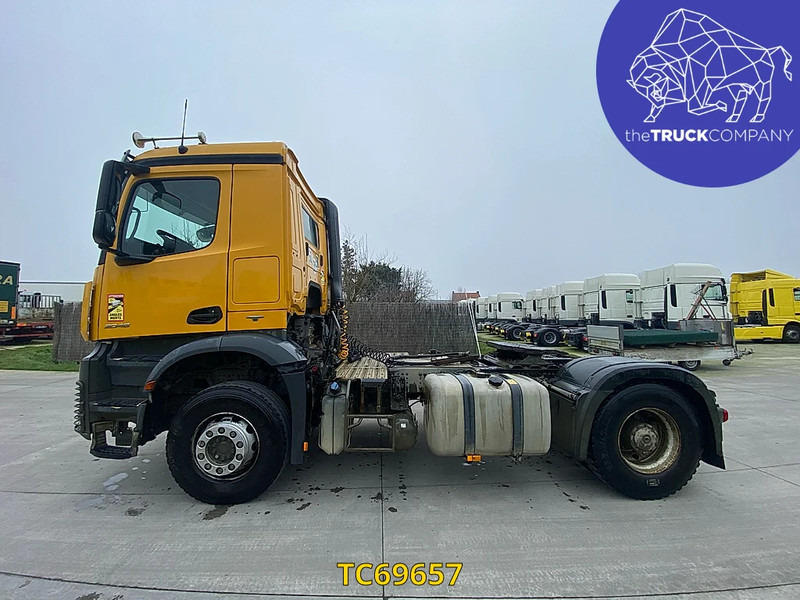 Mercedes-Benz Arocs 2048 - شاحنة جرار: صور 2 Mercedes-Benz Arocs 2048 - شاحنة جرار: صور 2