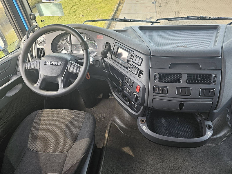 Interior photo 1: شاحنة ذات الخطاف DAF XF 460 6X2 INTARDER