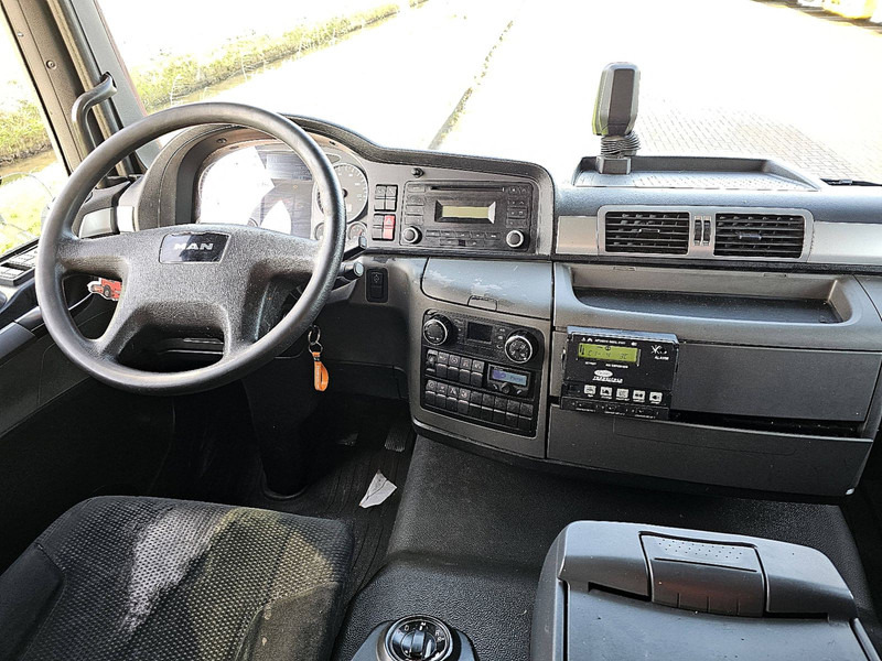 Interior photo 1: مبردة شاحنة MAN 18.250 TGM MULTI TEMP TAILLIFT