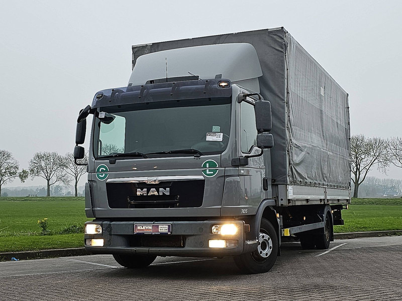 MAN 8.220 TGL MANUAL LIFT AIRCO - شاحنة ستارة: صور 1 MAN 8.220 TGL MANUAL LIFT AIRCO - شاحنة ستارة: صور 1