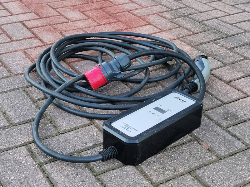 بصندوق مغلق شاحنة, شاحنة كهربائية MAN E FULL ELECTRIC 20kW 150km range: صور 16