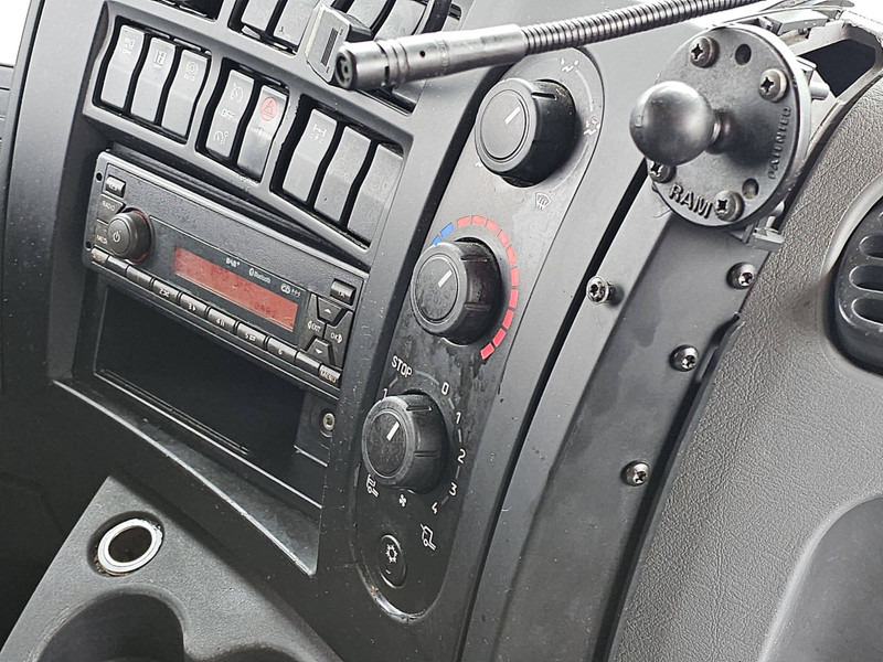 بصندوق مغلق شاحنة Renault D 250 11.9T A/C NEW ENGINE: صور 11