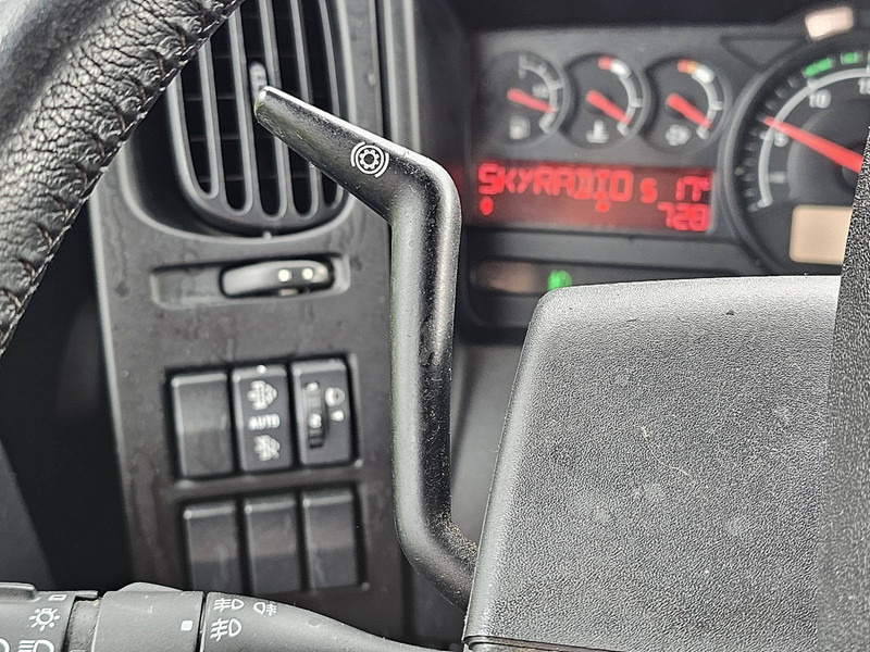 بصندوق مغلق شاحنة Renault D 250 11.9T A/C NEW ENGINE: صور 10