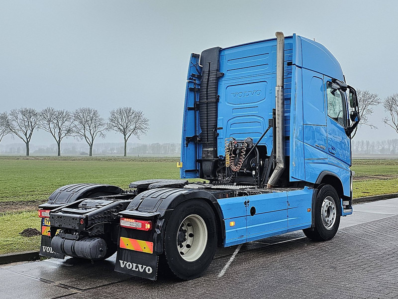 Volvo FH 460 PTO SKIRTS VEB+ - شاحنة جرار: صور 3 Volvo FH 460 PTO SKIRTS VEB+ - شاحنة جرار: صور 3