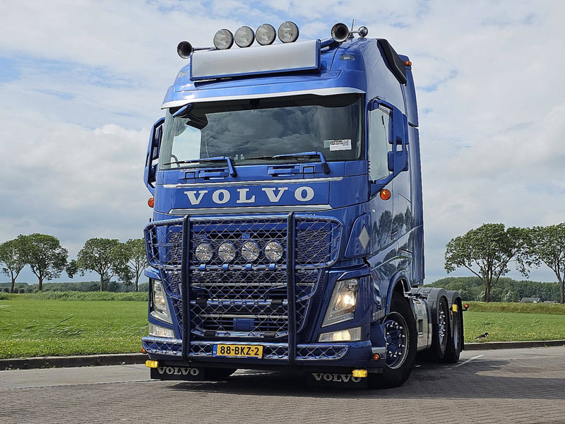 Volvo FH 460 XL 6X2 SPECIAL SHOW - شاحنة جرار: صور 1 Volvo FH 460 XL 6X2 SPECIAL SHOW - شاحنة جرار: صور 1