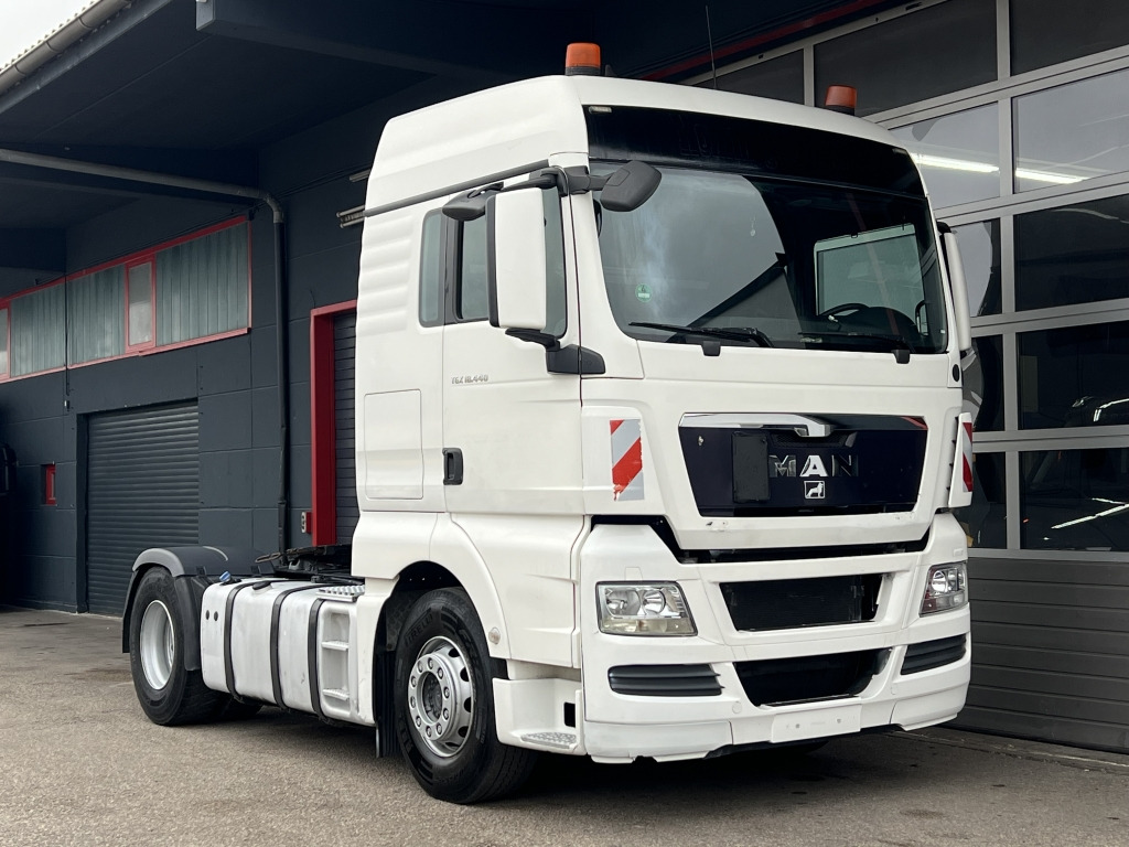 MAN TGX 18.440 BLS Klima Nebenabtrieb - شاحنة جرار: صور 1 MAN TGX 18.440 BLS Klima Nebenabtrieb - شاحنة جرار: صور 1