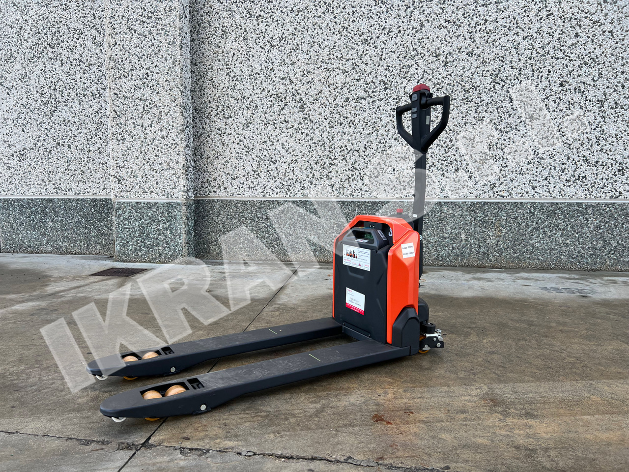 Toyota BT Tyro LHE130 - معدات الرفع منخفض المستوى: صور 1 Toyota BT Tyro LHE130 - معدات الرفع منخفض المستوى: صور 1