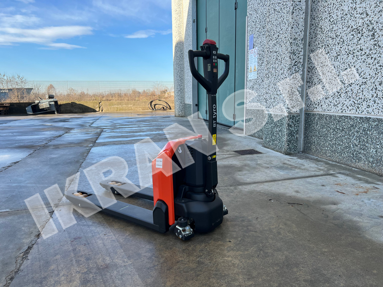 Toyota BT Tyro LHE130 - معدات الرفع منخفض المستوى: صور 2 Toyota BT Tyro LHE130 - معدات الرفع منخفض المستوى: صور 2