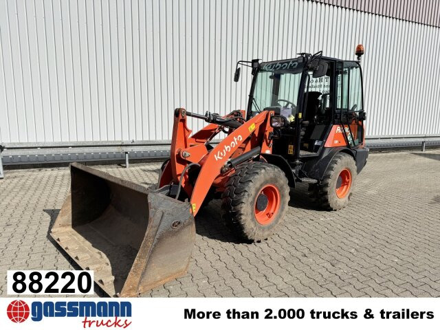 Kubota R090 4x4, Palettengabel, ca. 838 Betr.-Std. - آلات البناء: صور 1 Kubota R090 4x4, Palettengabel, ca. 838 Betr.-Std. - آلات البناء: صور 1
