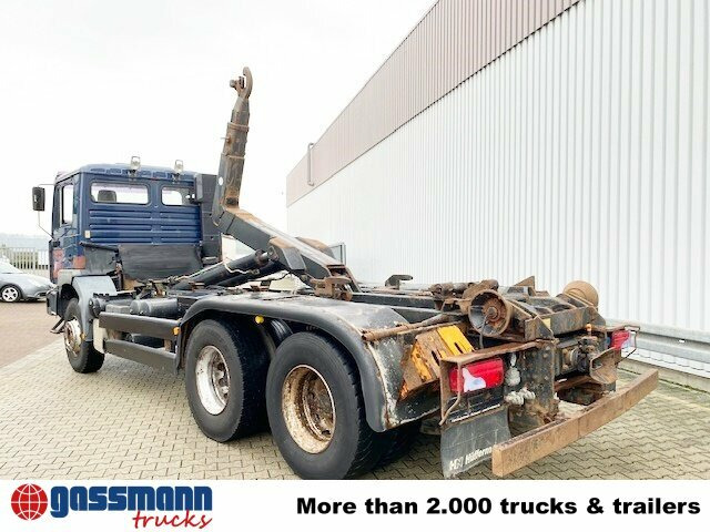 شاحنة ذات الخطاف MAN T40 26.364/414 6x4, 6-Zylinder: صور 11