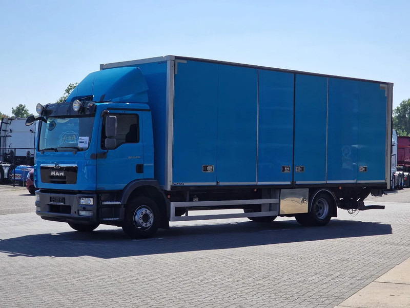 MAN TGM 15.250 4x2 - Box truck with sidedoors - Loadlift - Euro 5 - Automatic - Camera - بصندوق مغلق شاحنة: صور 3 MAN TGM 15.250 4x2 - Box truck with sidedoors - Loadlift - Euro 5 - Automatic - Camera - بصندوق مغلق شاحنة: صور 3