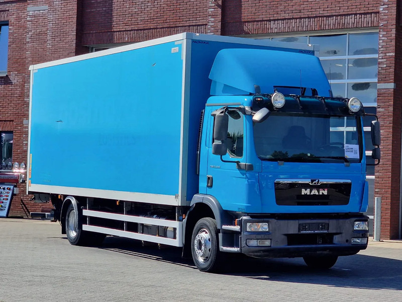 MAN TGM 15.250 4x2 - Box truck with sidedoors - Loadlift - Euro 5 - Automatic - Camera - بصندوق مغلق شاحنة: صور 1 MAN TGM 15.250 4x2 - Box truck with sidedoors - Loadlift - Euro 5 - Automatic - Camera - بصندوق مغلق شاحنة: صور 1