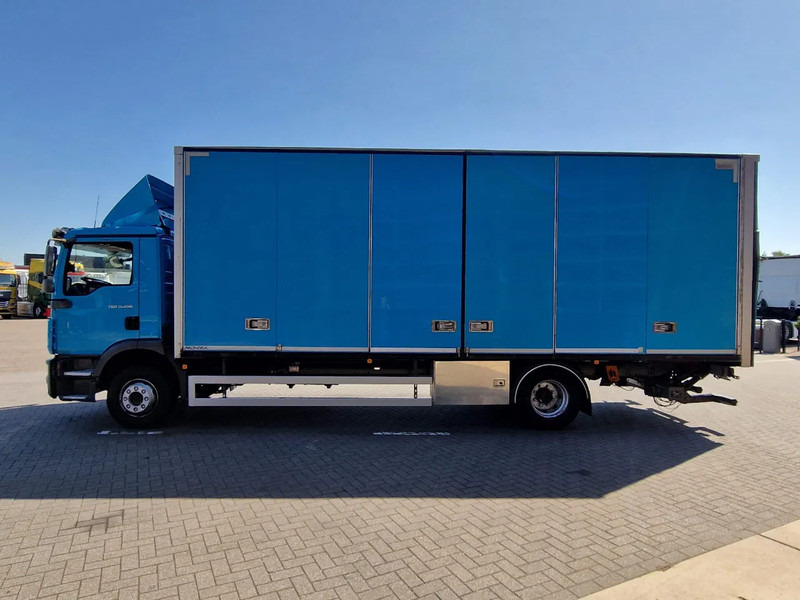 MAN TGM 15.250 4x2 - Box truck with sidedoors - Loadlift - Euro 5 - Automatic - Camera - بصندوق مغلق شاحنة: صور 4 MAN TGM 15.250 4x2 - Box truck with sidedoors - Loadlift - Euro 5 - Automatic - Camera - بصندوق مغلق شاحنة: صور 4
