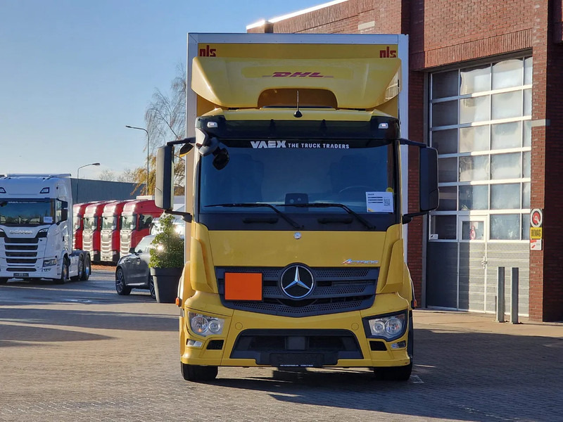 Mercedes-Benz Actros 1827 4x2 Sleepercab - Box with side doors - Loadlift - Low KM - Full air - A/C - بصندوق مغلق شاحنة: صور 2 Mercedes-Benz Actros 1827 4x2 Sleepercab - Box with side doors - Loadlift - Low KM - Full air - A/C - بصندوق مغلق شاحنة: صور 2