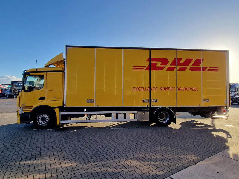 Mercedes-Benz Actros 1827 4x2 Sleepercab - Box with side doors - Loadlift - Low KM - Full air - A/C - بصندوق مغلق شاحنة: صور 4 Mercedes-Benz Actros 1827 4x2 Sleepercab - Box with side doors - Loadlift - Low KM - Full air - A/C - بصندوق مغلق شاحنة: صور 4